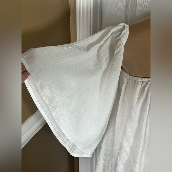 K Jordan White Off-Shoulder Top Size Medium - Picture 8 of 10